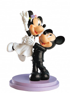 Brautpaar Mickey Mouse hochhebend, Polystone, 18cm, 1 Stück