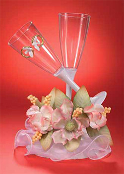Sektkelche mit Ringen, Tauben auf Blumenbouquet