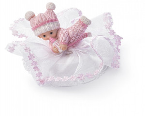 Taufaufsatz Baby spielend auf Tüllsockel, rosa, 2-fach sortiert, Polystone, 10cm, 8 Stück