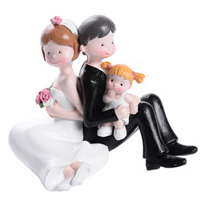 Brautpaar mit kleinem Mädchen, Polystone, 4 Stück