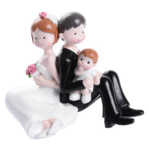 Brautpaar mit kleinem Jungen, Polystone, 4 Stück