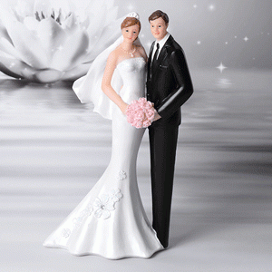 Brautpaar mit Blumenstrauß, 2-fach sortiert, eine Version mit Tüllschleier, Polystone